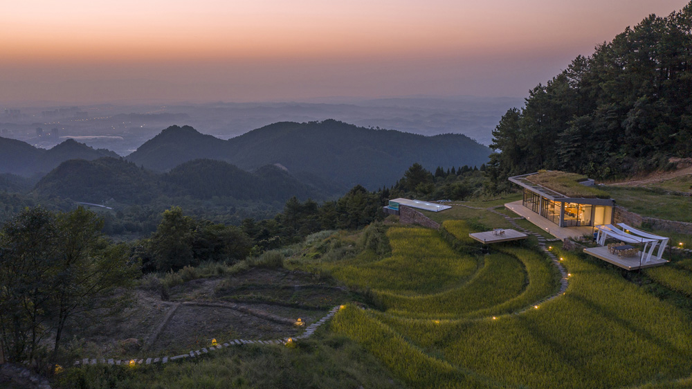 步行小径沿原有田垄布置，朴素自然（摄影：金伟琦）Walking path along the original ridge layout, simple and natural(Photo by Jin Wei Qi).jpg