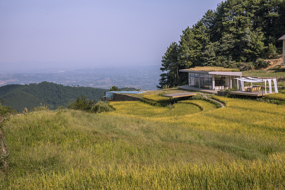 餐厅、崖口泡池和室外木平台（摄影：金伟琦）Restaurant, cliff mouth spa pool and outdoor wooden platform (Photo by Jin Wei Qi).jpg