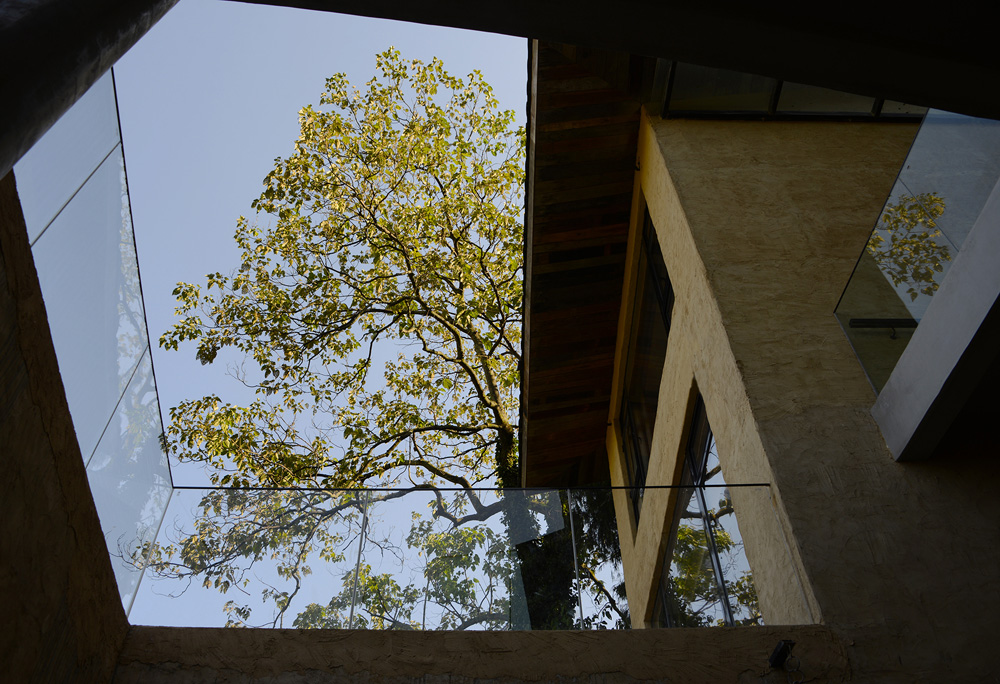 民宿负一层的天井（摄影：何崴）Patio on basement floor of B & B (Photo by He Wei).jpg